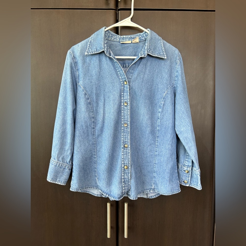 St. John’s Bay Denim Woman button down shirt. Size M